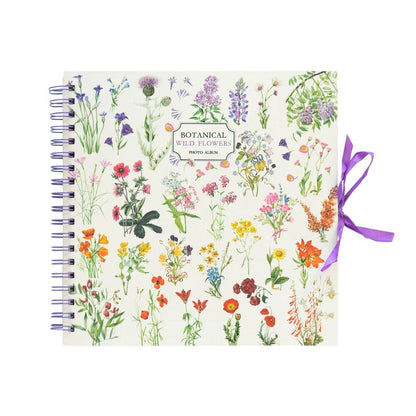 Álbum de fotos scrapbook ERIK con cubierta de flores silvestres y cinta morada