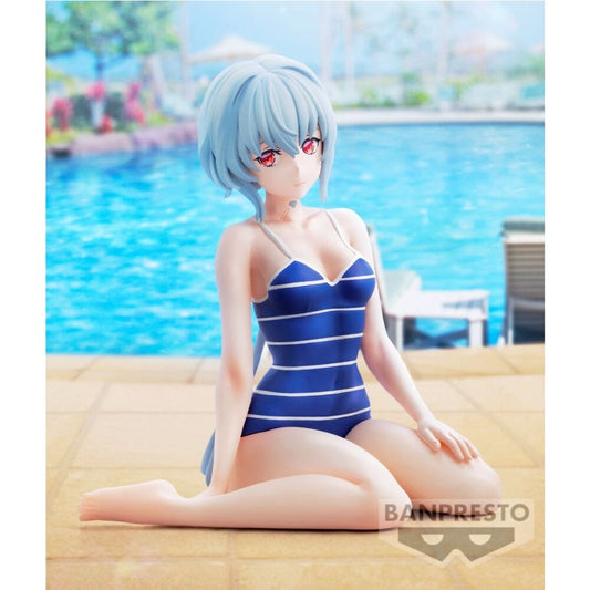Figura Banpresto de Vivi de Synduality Noir con bañador azul a rayas