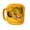 Taza de cerámica de El Rey León con funda de peluche amarilla y diseño de Simba