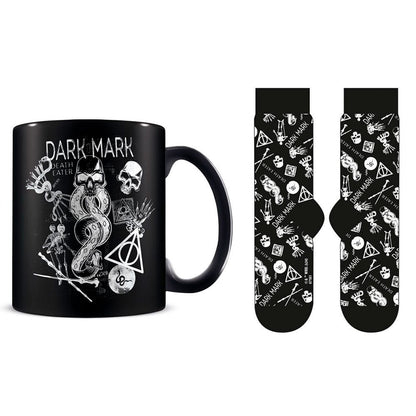 Set Harry Potter Artes Oscuras con taza negra y calcetines estampados
