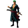 Figura de Roronoa Zoro de One Piece con tres espadas