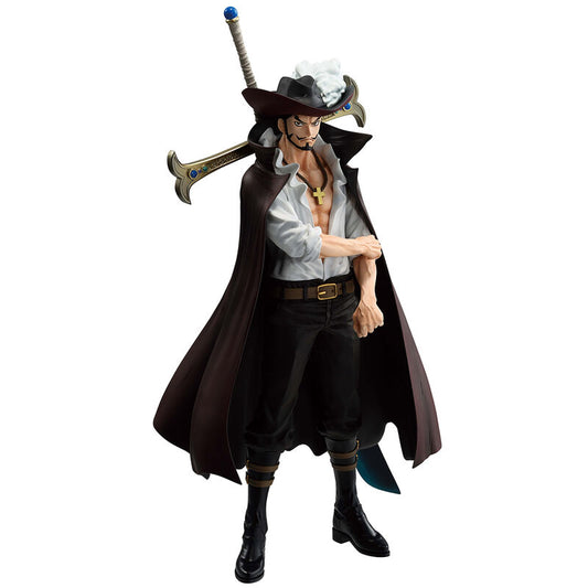 Figura Ichibansho de Dracule Mihawk de One Piece con capa y espada - 4