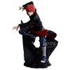 Figura de Sasori de Naruto Shippuden en pose dinámica sobre una base negra