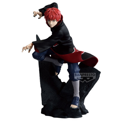 Figura de Sasori de Naruto Shippuden en pose dinámica sobre una base negra