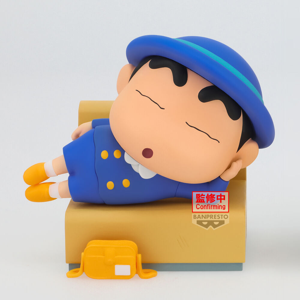 Figura de Shinnosuke de Crayon Shinchan tumbado sobre una base escolar - 2
