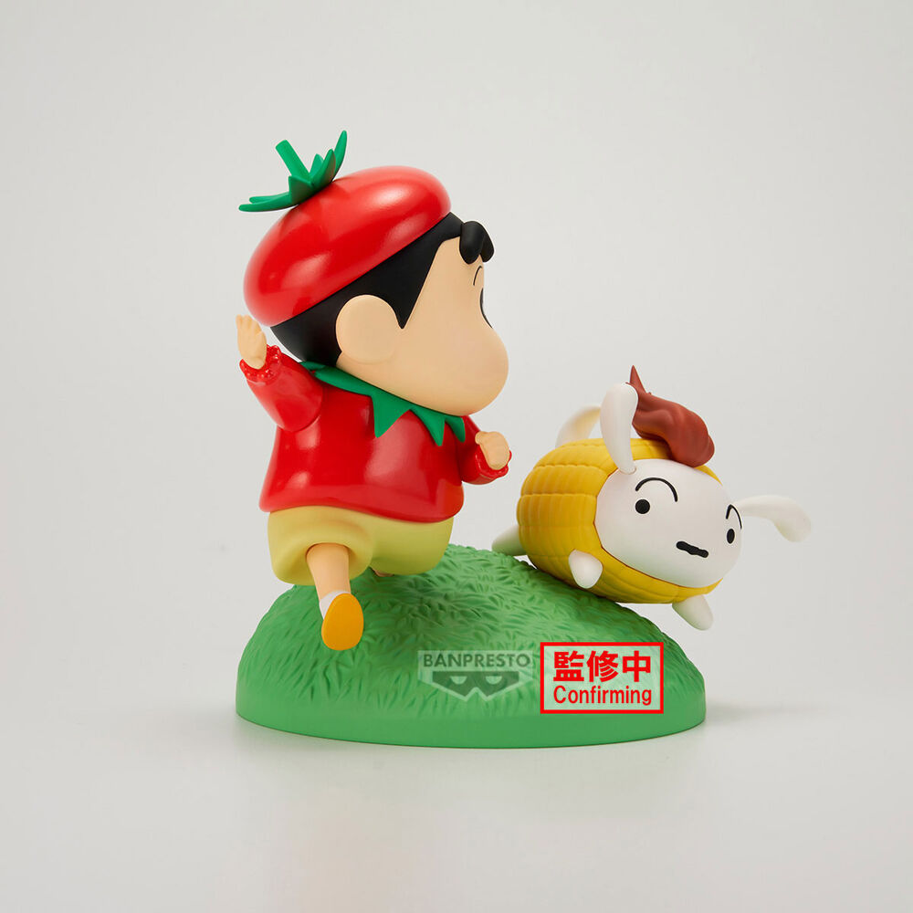 Figura de Shinnosuke con disfraz vegetal sobre una base verde - 3