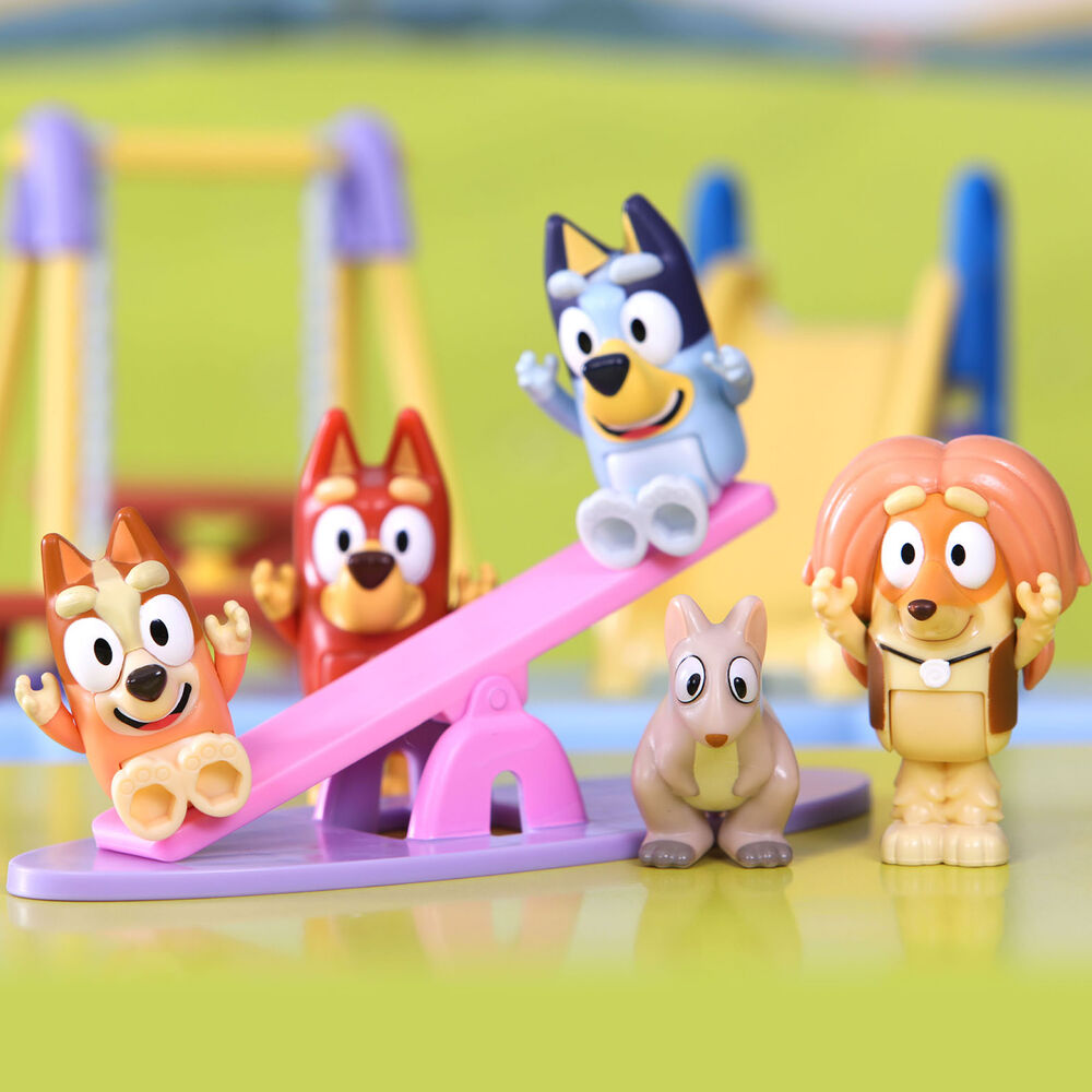 Playset Bluey de FAMOSA con figuras, columpio, tobogán y balancín - 3