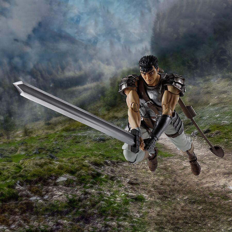 Figura articulada S.H.Figuarts de Guts de Berserk con armadura y capa roja - 2