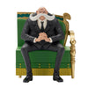 Figura Ichibansho de Saint Topman Warcury sentado en un trono verde y dorado