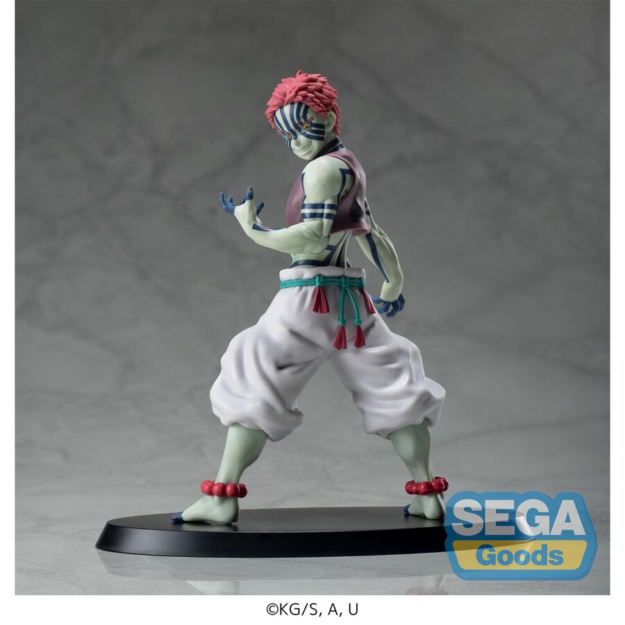 Figura SPM de Akaza de Demon Slayer con base negra