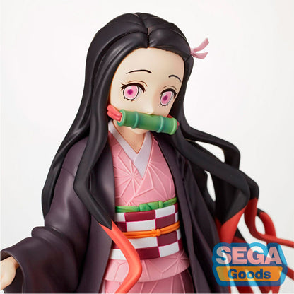 Figura SPM de Nezuko Kamado de Demon Slayer con kimono rosa y base blanca - 5