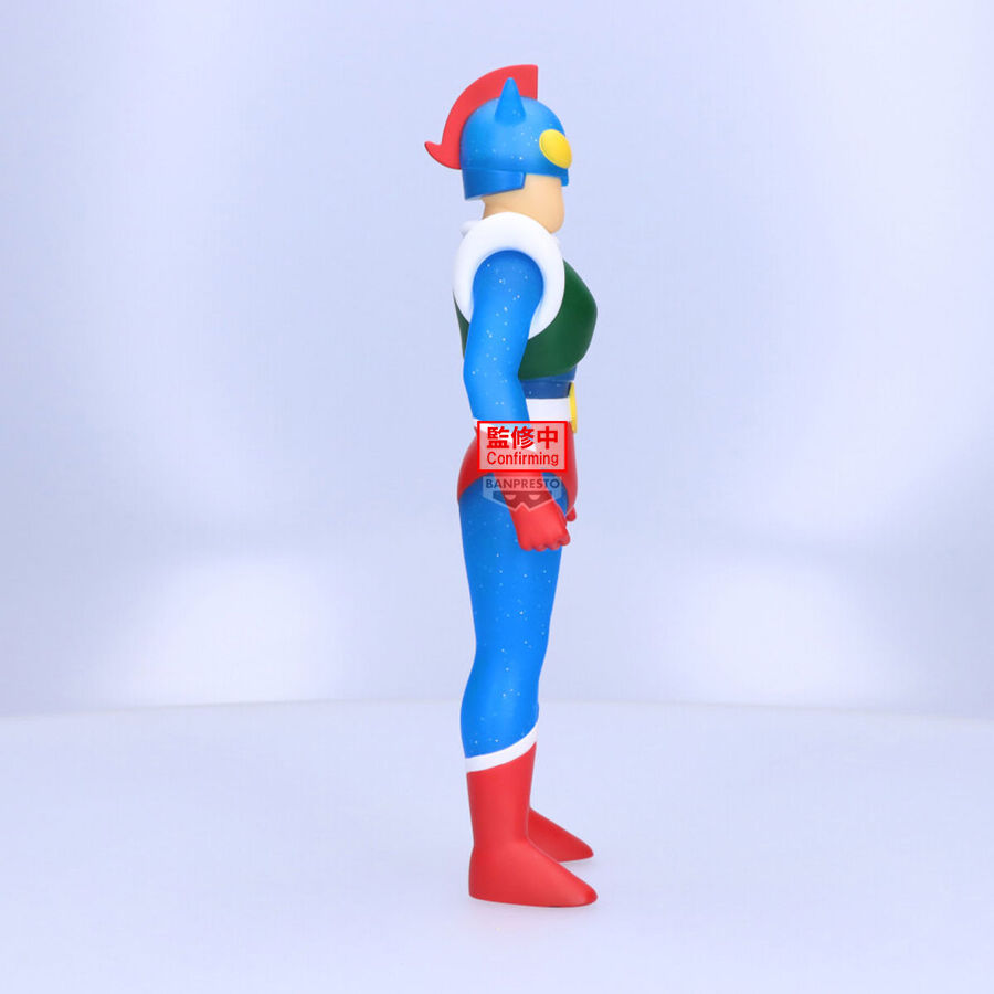 Figura Banpresto de Action Kamen de Crayon Shin-chan con traje azul, verde y rojo - 3