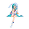 Figura Hatsune Miku sentada con pijama y capucha de conejo