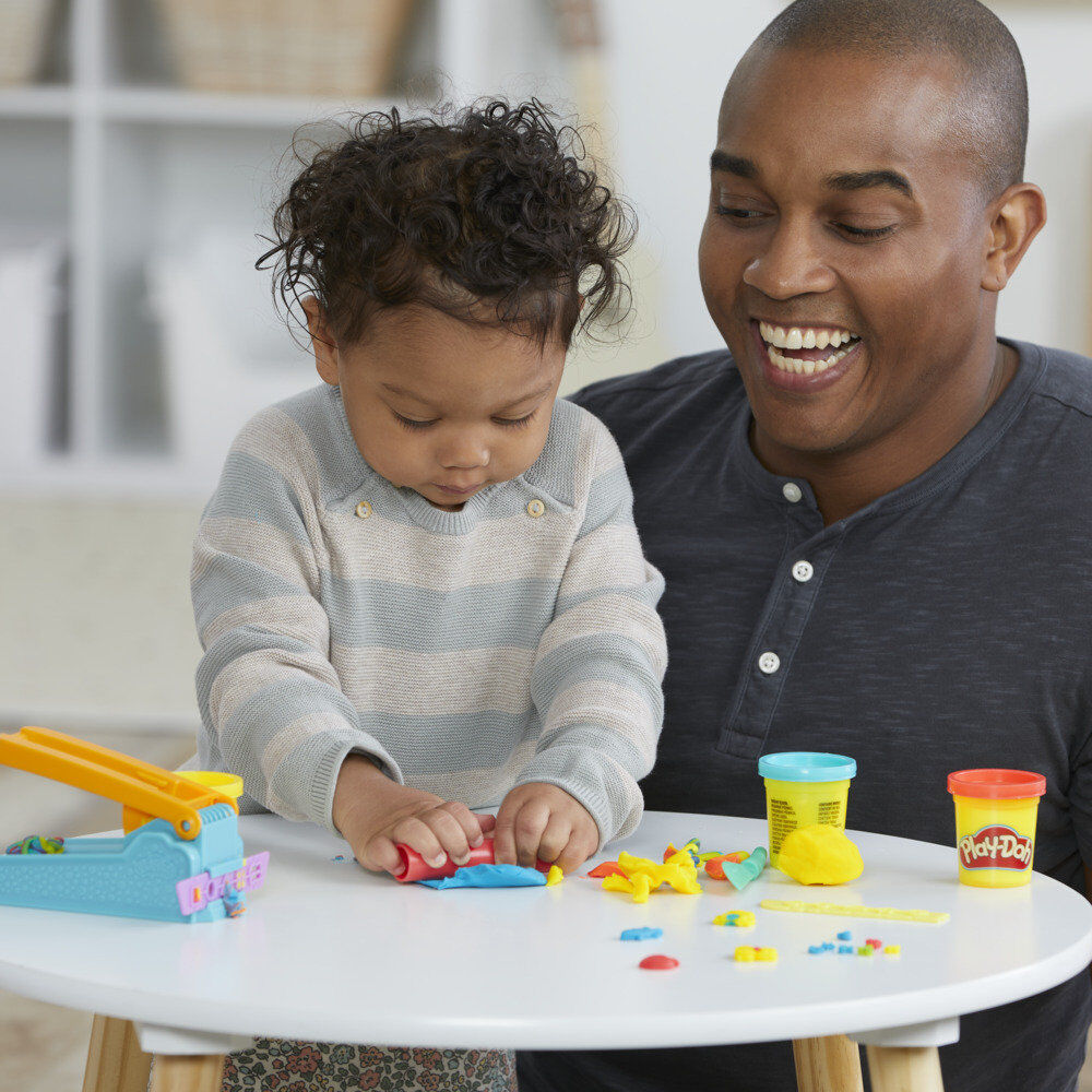 Fábrica de Diversión Play-Doh con moldes y plastilina - 15