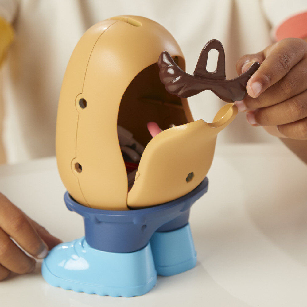 Mr. Potato Hasbro con sombrero, bigote y piezas intercambiables - 4