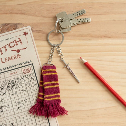 Llavero bufanda granate y amarilla de Gryffindor con colgante de espada - 3