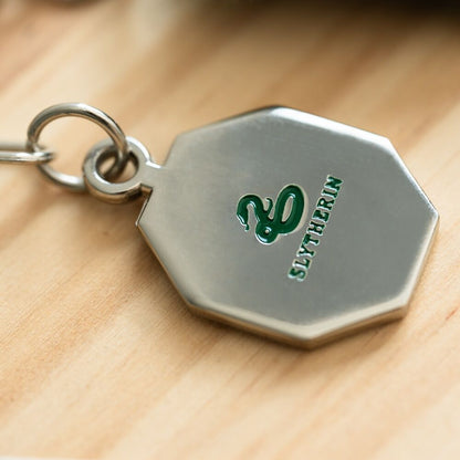 Llavero bufanda verde de Slytherin con flecos y placa metálica - 4