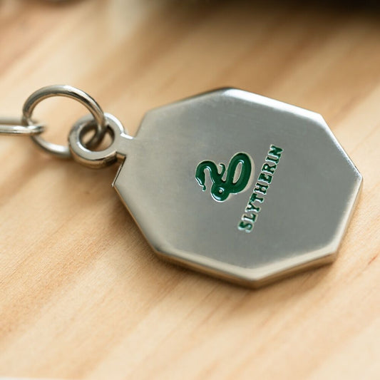 Llavero bufanda verde de Slytherin con flecos y placa metálica - 4