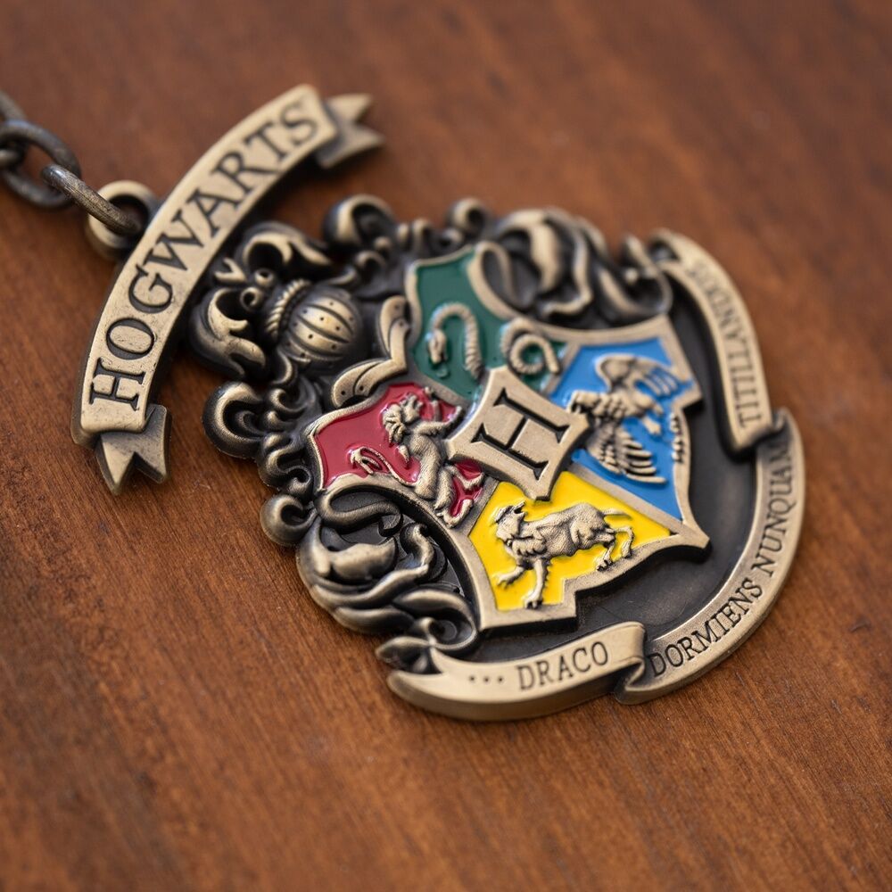 Llavero Hogwarts de Harry Potter con escudo de las cuatro casas - 4