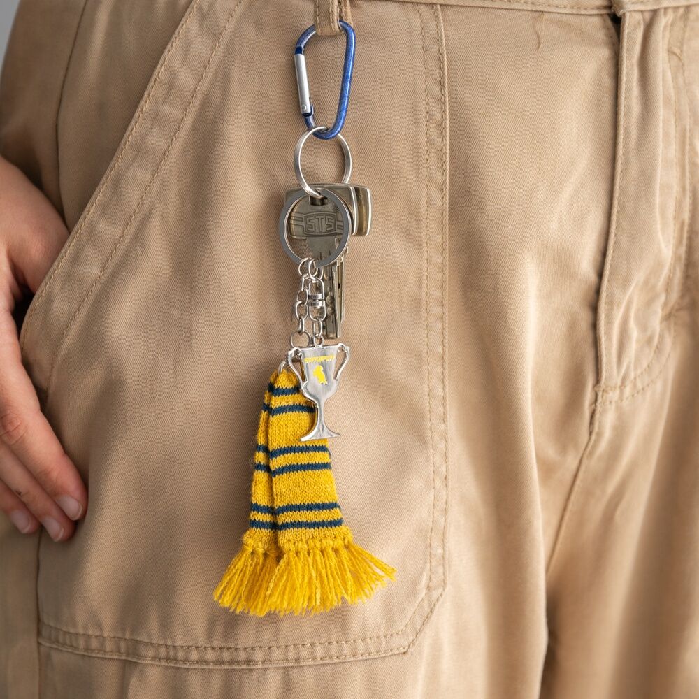 Llavero bufanda Hufflepuff de Harry Potter con trofeo y flecos - 5