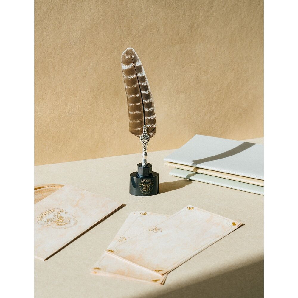 Set Harry Potter con bolígrafo pluma, cartas de pergamino y soporte negro - 5