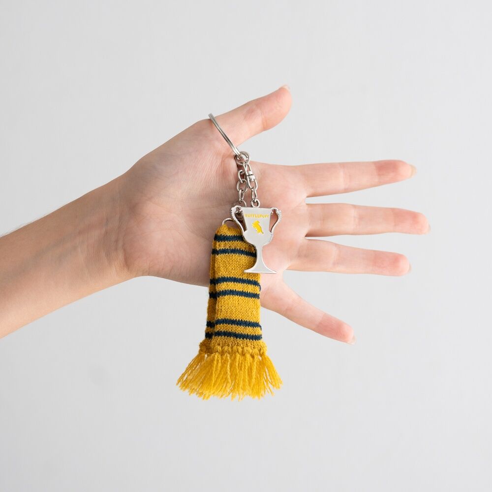 Llavero bufanda Hufflepuff de Harry Potter con trofeo y flecos - 6