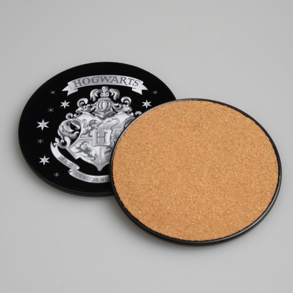 Set de 2 posavasos Hogwarts de Harry Potter, uno plateado y otro dorado - 2