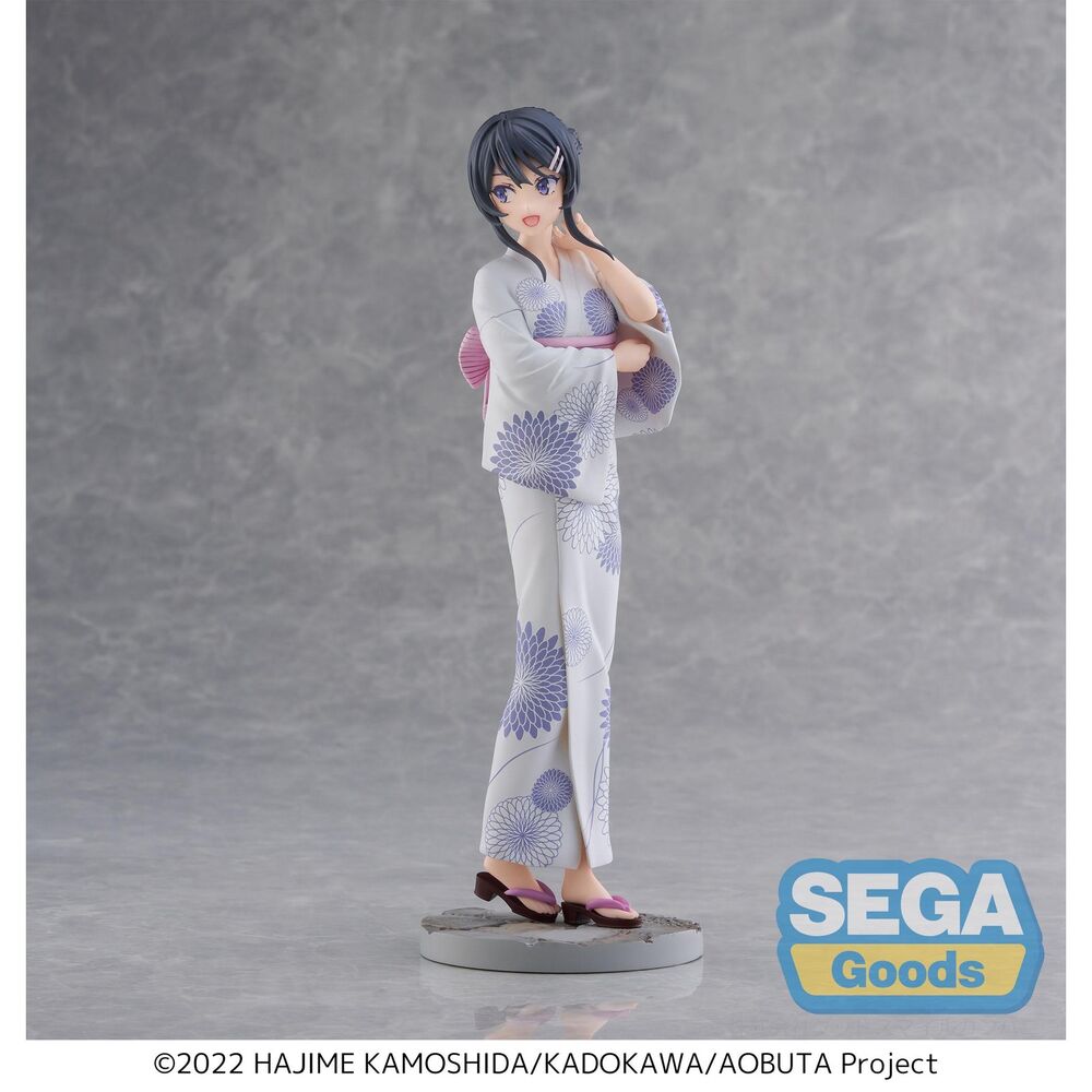 Figura de Mai Sakurajima con yukata blanco de flores moradas