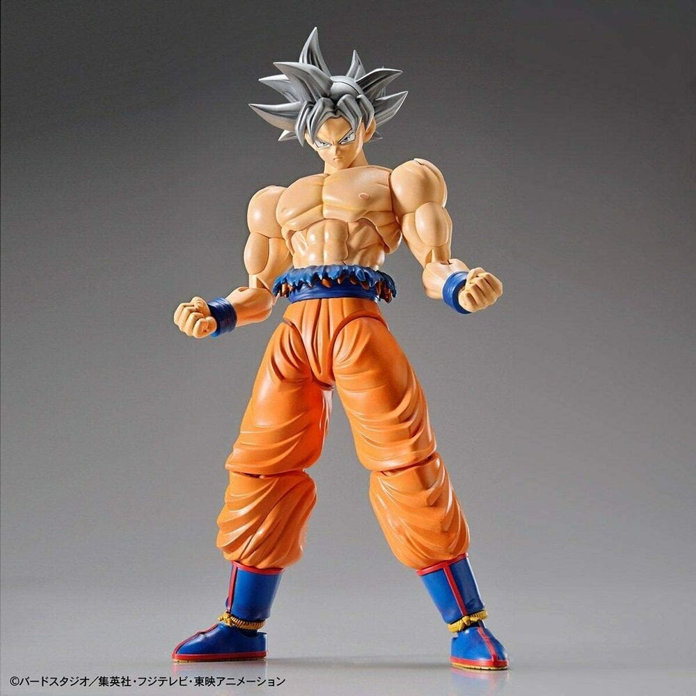 Figura model kit de Son Goku Ultra Instinct de Dragon Ball Super