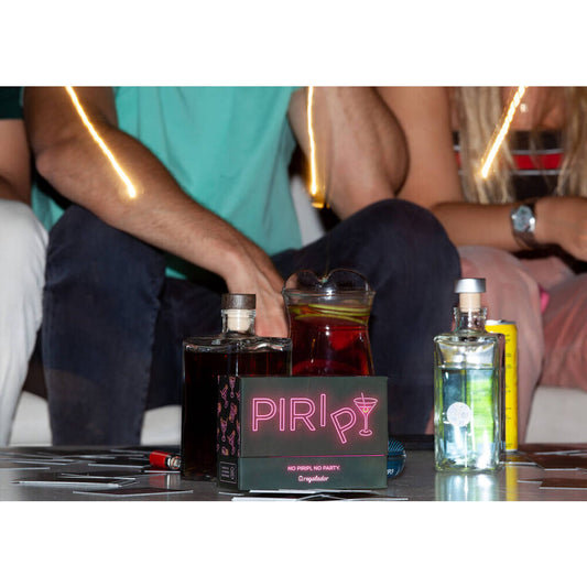 Caja del juego de cartas Piripi en español, con diseño de neón rosa y negro - 2