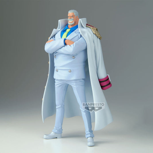 Figura de Monkey D. Garp de One Piece con capa y brazos cruzados - 2