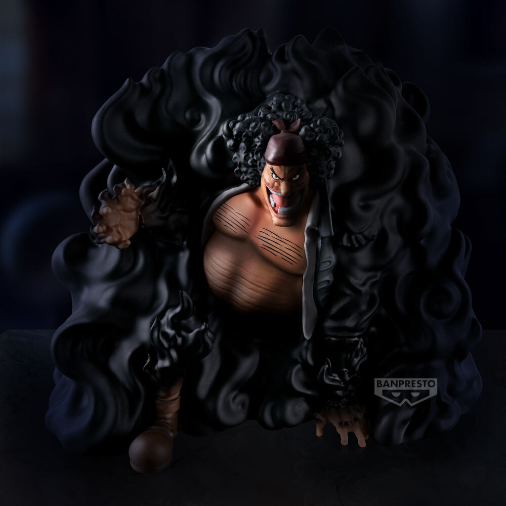 Figura de Marshall D. Teach de One Piece rodeado por un efecto negro - 3