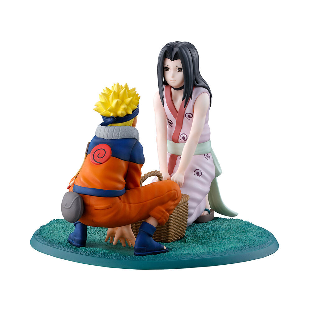 Figura Ichibansho de Naruto Uzumaki y Haku sobre una base turquesa