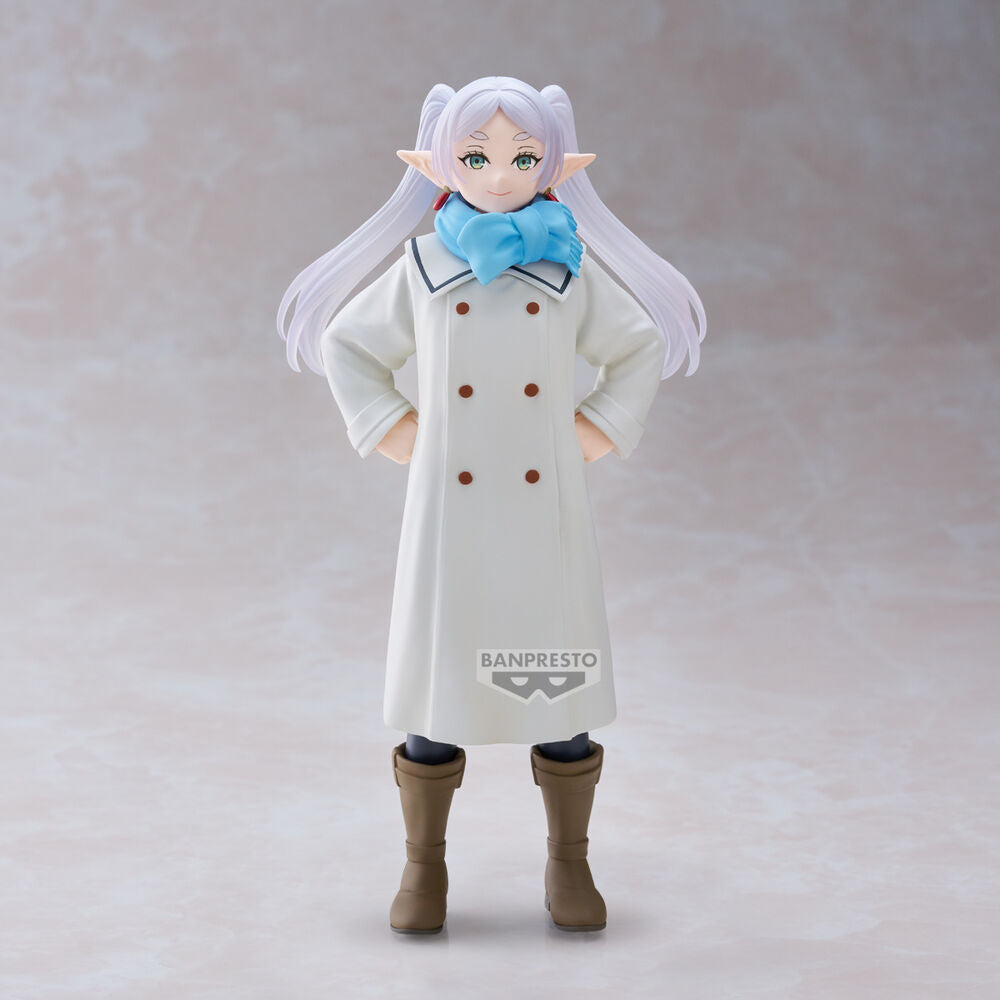 Figura de Frieren de BANPRESTO con abrigo blanco y bufanda azul - 2