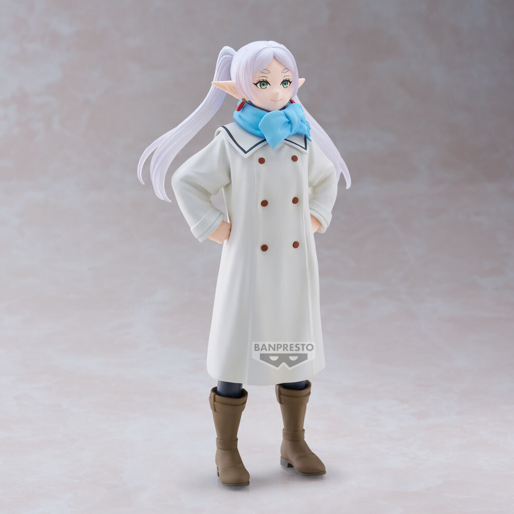 Figura de Frieren de BANPRESTO con abrigo blanco y bufanda azul - 3