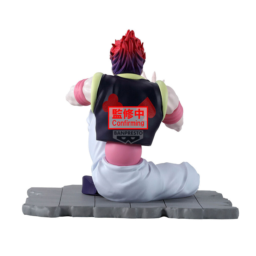 Figura de Hisoka de Hunter x Hunter sentado sobre una base con una carta - 4