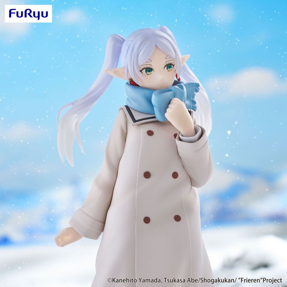 Figura de Frieren FURYU con abrigo blanco y bufanda azul - 3