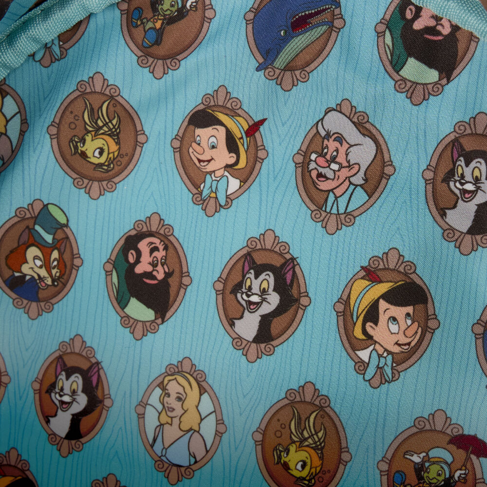 Mochila Cameo de Pinocho Disney Loungefly con personajes alrededor - 5