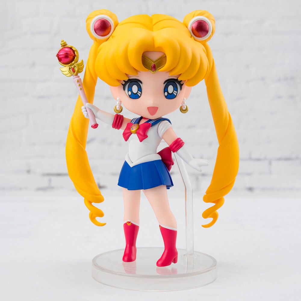 Figura Figuarts Mini de Sailor Moon con Varita Lunar y base transparente - 3