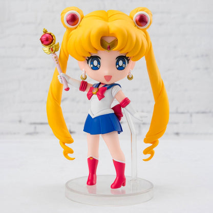 Figura Figuarts Mini de Sailor Moon con Varita Lunar y base transparente - 3
