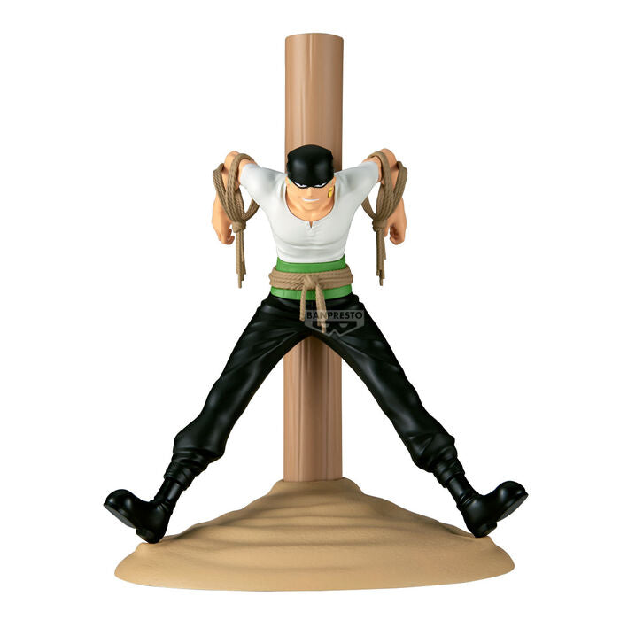 Figura Banpresto de Zoro Pirate Hunter de One Piece sujeto a un poste