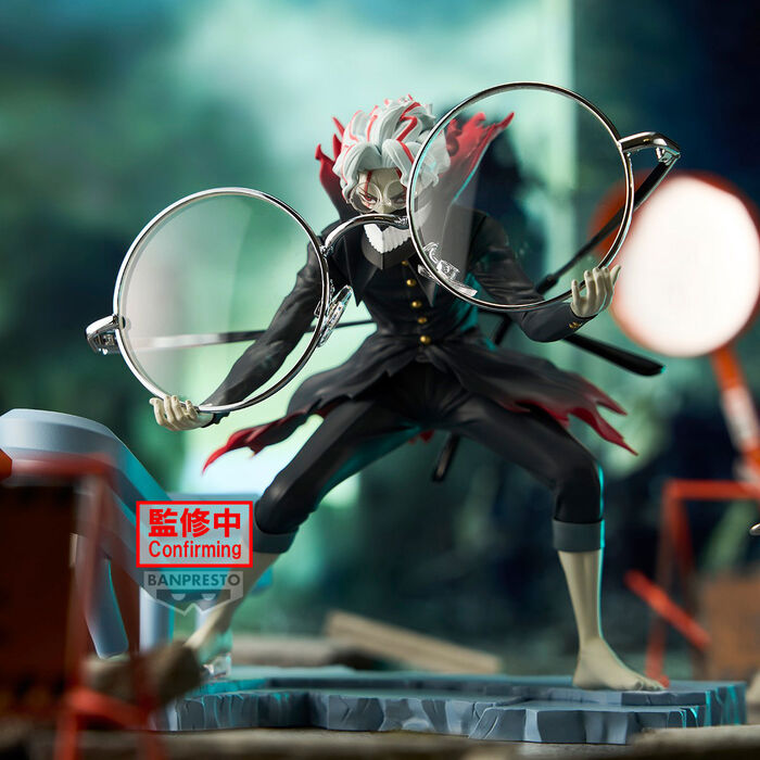 Figura Banpresto de Okarun transformado de Dandadan sobre una base escénica - 4