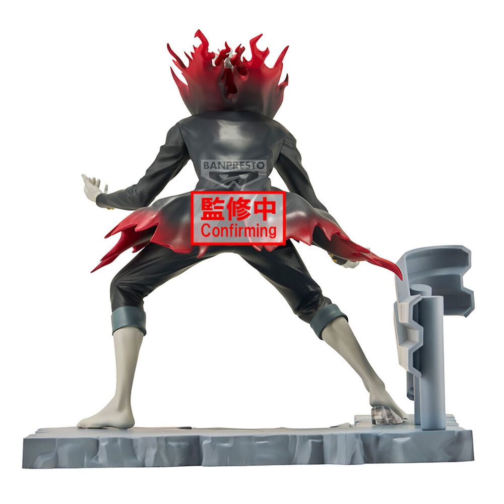 Figura Banpresto de Okarun transformado de Dandadan sobre una base escénica - 2
