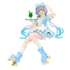 Figura FURYU de Luo Tianyi con uniforme de camarera, bandeja y patines