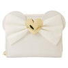 Cartera Boda Minnie Disney Loungefly blanca con lazo y corazón dorado