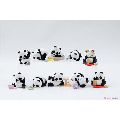 Figuras Panda As A Cat Panda Roll de 52TOYS en distintas escenas - 2