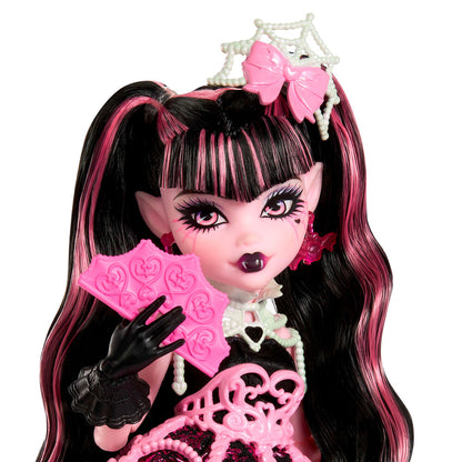 Muñeca Draculaura Monster High Scary Sweet Birthday con vestido rosa y negro - 4