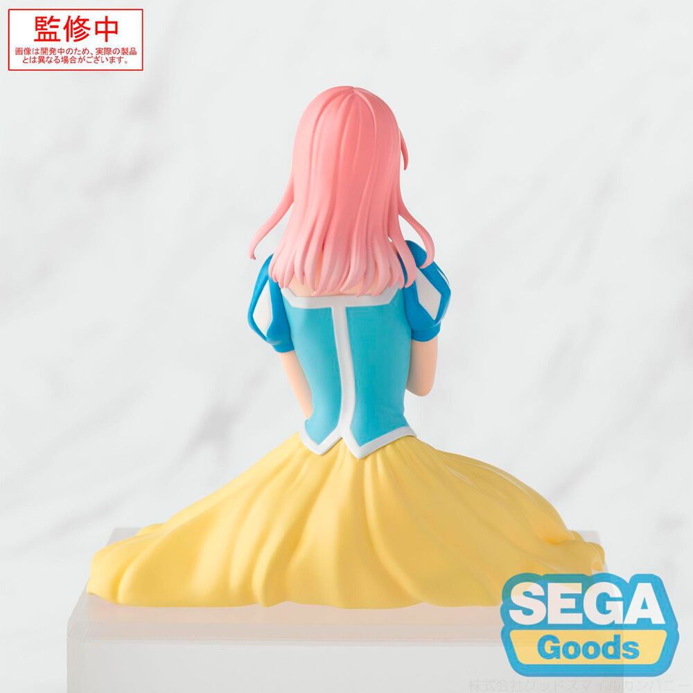 Figura SEGA de Hina Chono de Blue Box sentada con vestido azul y falda amarilla - 2