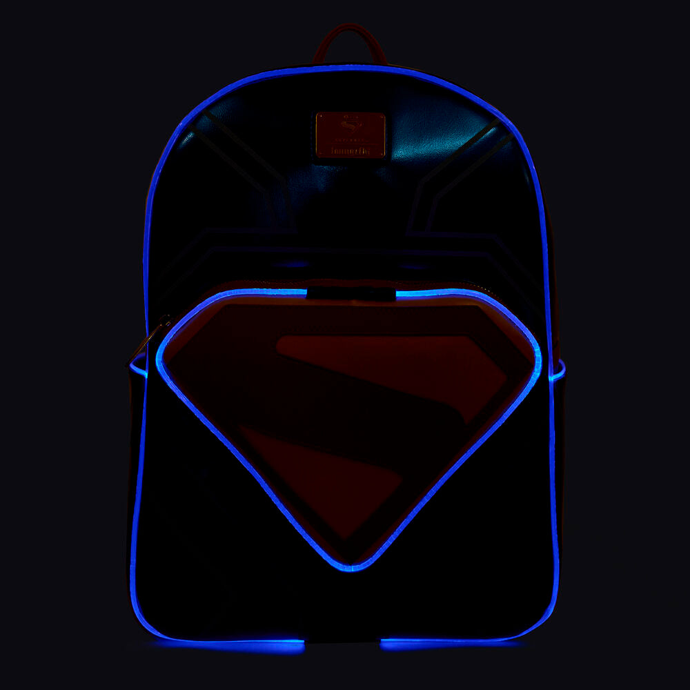 Mochila azul metalizada de Superman DC Comics Loungefly con emblema frontal - 5