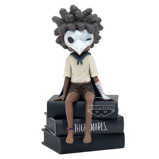 Figura de Low de Little Nightmares sentada sobre una base negra
